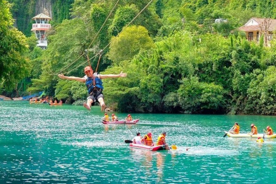 Động Phong Nha/ Động Thiên Đường – Hava